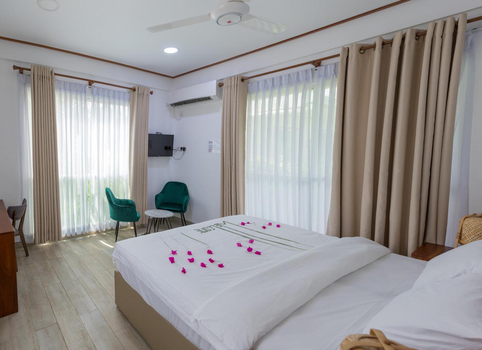 ホテル Nihaali Maldives Kudarikilu エクステリア 写真